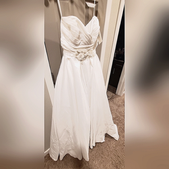 David's Bridal Dresses & Skirts - A-Line sweatheart neckline sleeveless dress with pockets and additional sash